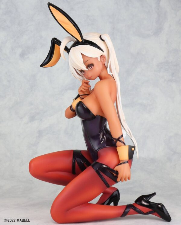 Descubre el apasionante mundo de Estatua Neala Black Rabbit by MaJO.