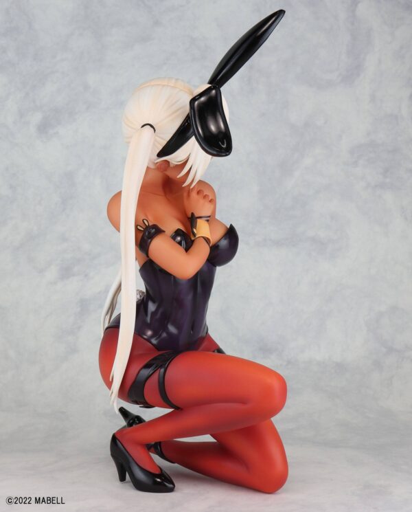 Descubre el apasionante mundo de Estatua Neala Black Rabbit by MaJO.