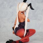 Descubre el apasionante mundo de Estatua Neala Black Rabbit by MaJO.