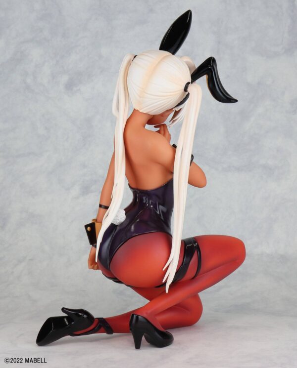 Descubre el apasionante mundo de Estatua Neala Black Rabbit by MaJO.