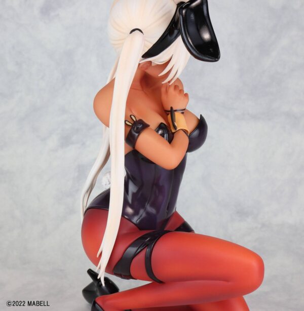 Descubre el apasionante mundo de Estatua Neala Black Rabbit by MaJO.