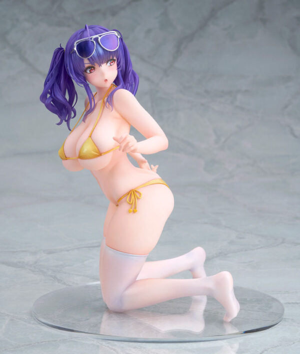 Estatua Azur Lane Pola at the Beach