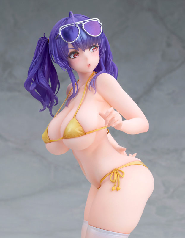 Estatua Azur Lane Pola at the Beach