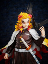 Descubre el apasionante mundo de Estatua Kimetsu no Yaiba Kyojuro Rengoku.