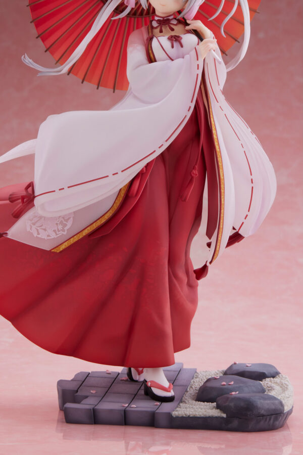 Descubre el apasionante mundo de Estatua Senren Banka Yoshino Tomotake.