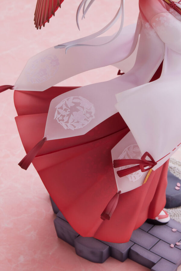 Descubre el apasionante mundo de Estatua Senren Banka Yoshino Tomotake.