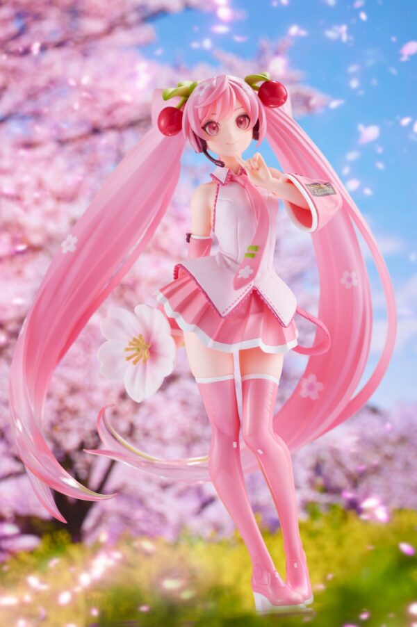 Descubre el apasionante mundo de Figura Sakura Miku Newly Drawn 2021.
