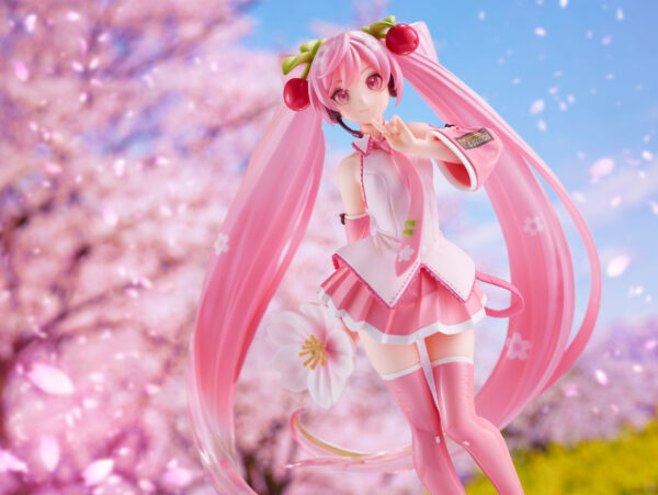 Descubre el apasionante mundo de Figura Sakura Miku Newly Drawn 2021.