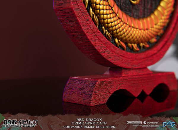 Descubre el apasionante mundo de Escultura Red Dragon Crime Syndicate.