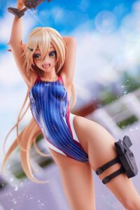 Descubre el apasionante mundo de Estatua Arms Note Kouhai-chan Swim Club.