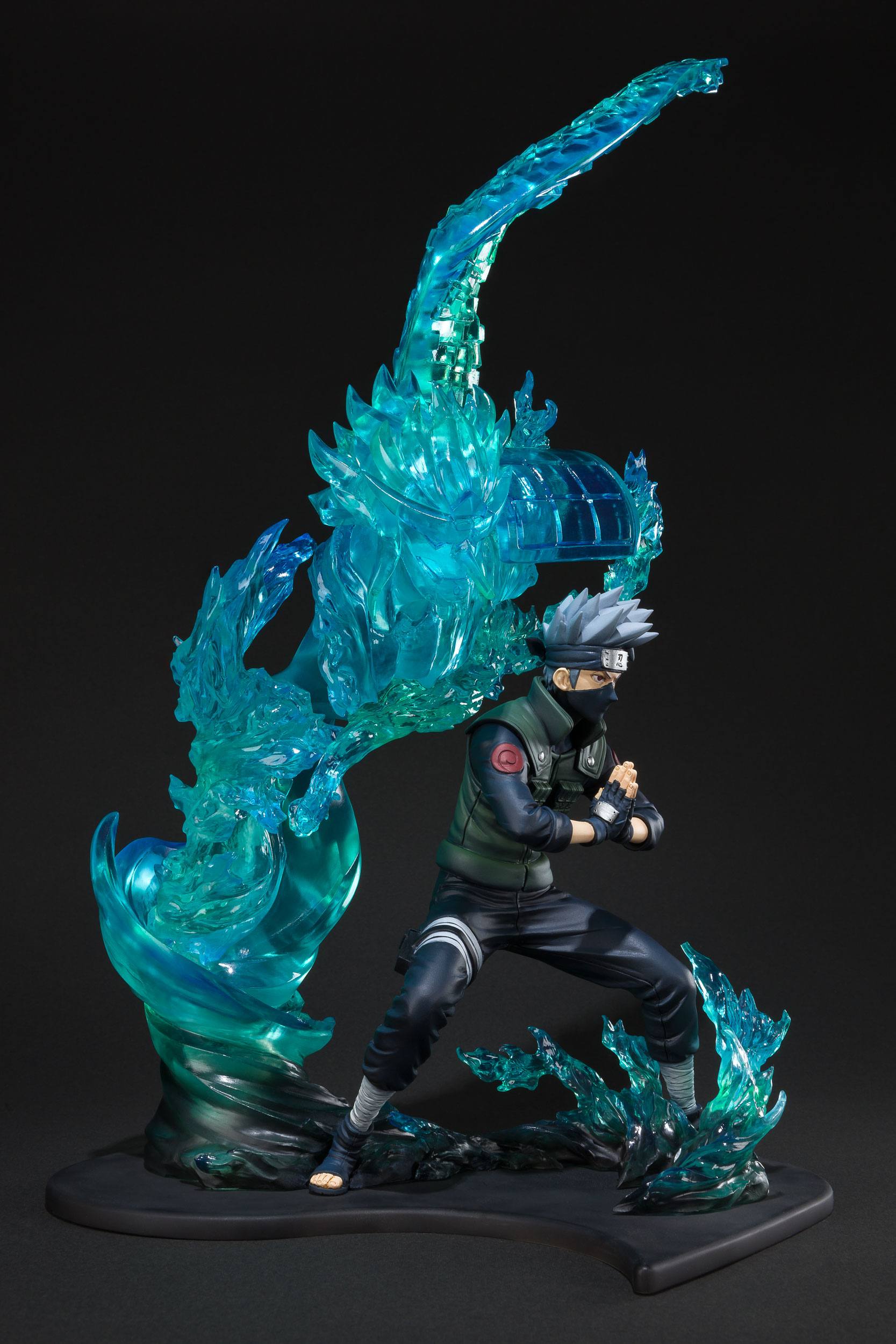 Descubre el apasionante mundo de Estatua FiguartsZERO Kakashi Hatake Susanoo.