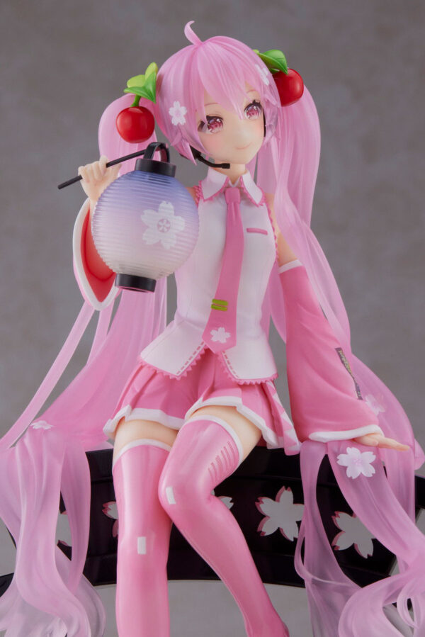 Descubre el apasionante mundo de Estatua Sakura Miku Sakura Lantern.
