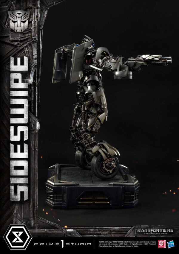 Descubre el apasionante mundo de Estatua Transformers Sideswipe 57 cm.