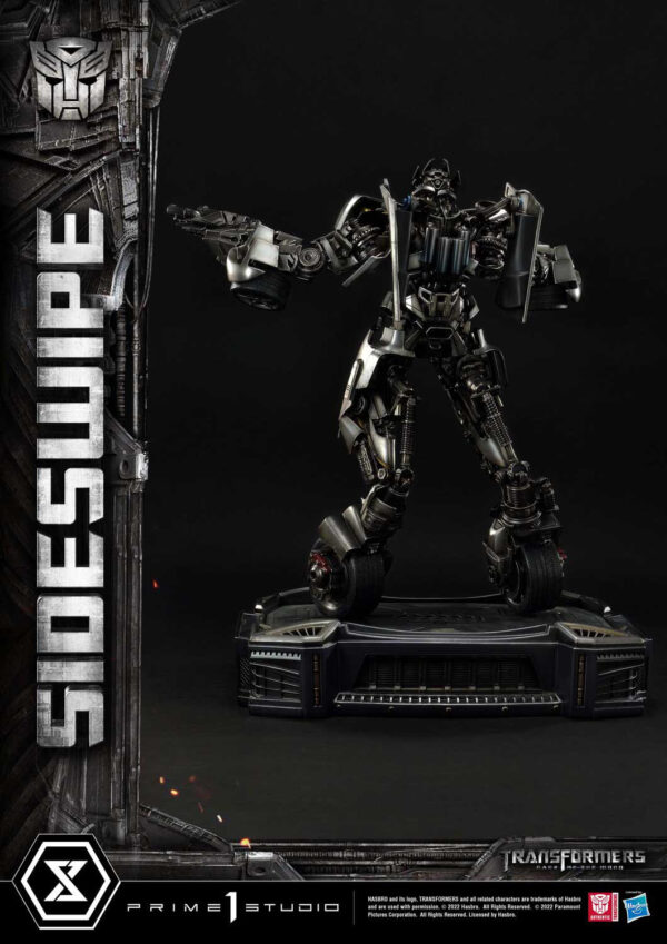 Descubre el apasionante mundo de Estatua Transformers Sideswipe 57 cm.