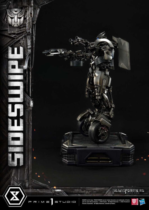 Descubre el apasionante mundo de Estatua Transformers Sideswipe 57 cm.