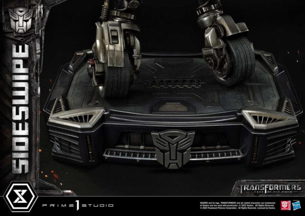 Descubre el apasionante mundo de Estatua Transformers Sideswipe 57 cm.