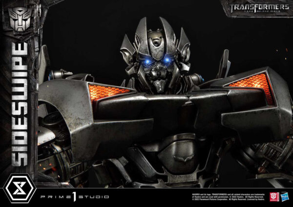 Descubre el apasionante mundo de Estatua Transformers Sideswipe 57 cm.