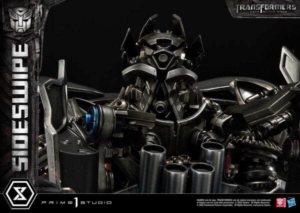 Descubre el apasionante mundo de Estatua Transformers Sideswipe 57 cm.