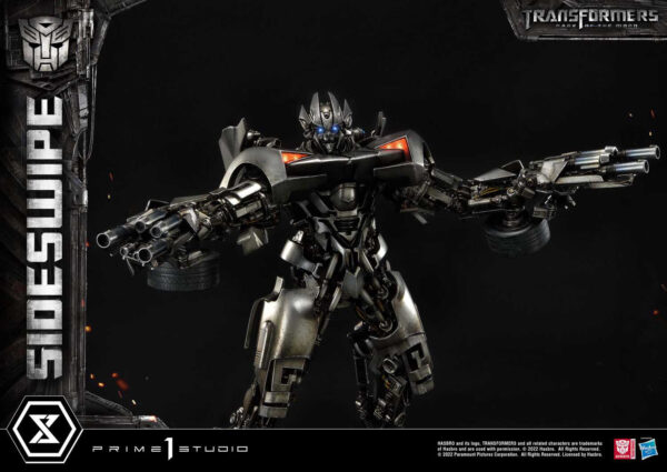 Descubre el apasionante mundo de Estatua Transformers Sideswipe 57 cm.