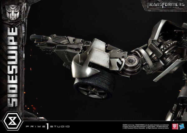 Descubre el apasionante mundo de Estatua Transformers Sideswipe 57 cm.