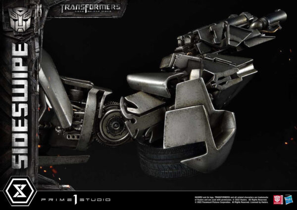 Descubre el apasionante mundo de Estatua Transformers Sideswipe 57 cm.
