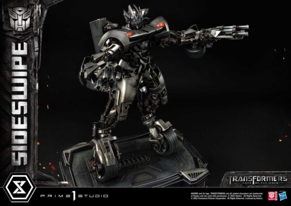 Descubre el apasionante mundo de Estatua Transformers Sideswipe 57 cm.