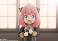 Descubre el apasionante mundo de Figura SH Figuarts Anya Uniform Version.