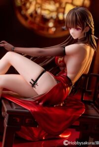 Descubre el apasionante mundo de Estatua Original Illustration Moen Dress Version.