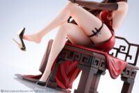 Descubre el apasionante mundo de Estatua Original Illustration Moen Dress Version.