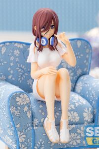 Descubre el apasionante mundo de Estatua Quintessential Quintuplets Miku Nakano.