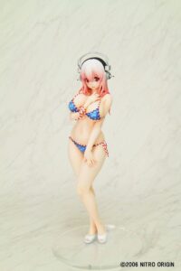 Descubre el apasionante mundo de Estatua Super Sonico Paisura Bikini Version.