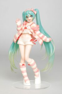 Descubre el apasionante mundo de Figura Hatsune Miku Costumes Roomwear.