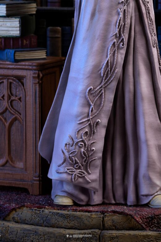 Descubre el apasionante mundo de Estatua Deluxe Albus Dumbledore Harry Potter.