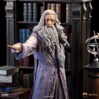 Descubre el apasionante mundo de Estatua Deluxe Albus Dumbledore Harry Potter.