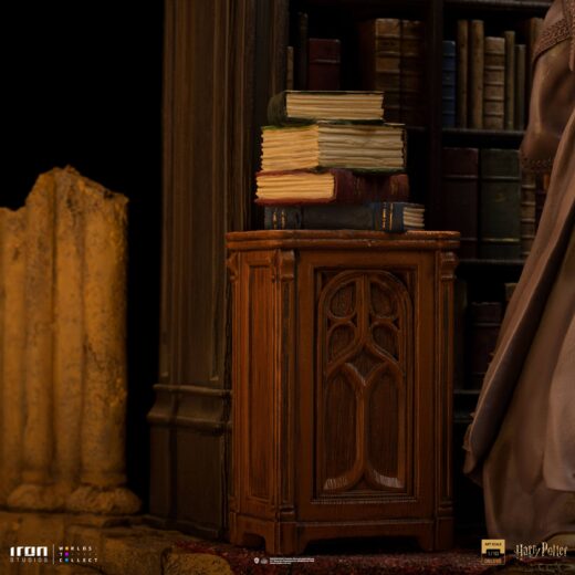 Descubre el apasionante mundo de Estatua Deluxe Albus Dumbledore Harry Potter.