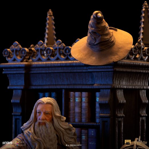 Descubre el apasionante mundo de Estatua Deluxe Albus Dumbledore Harry Potter.