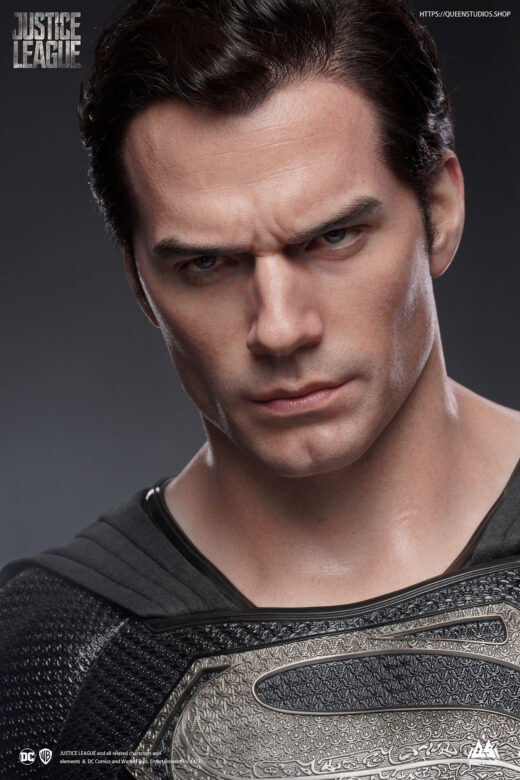 Descubre el apasionante mundo de Busto Superman Black Version 73 cm.