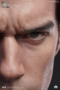 Descubre el apasionante mundo de Busto Superman Black Version 73 cm.