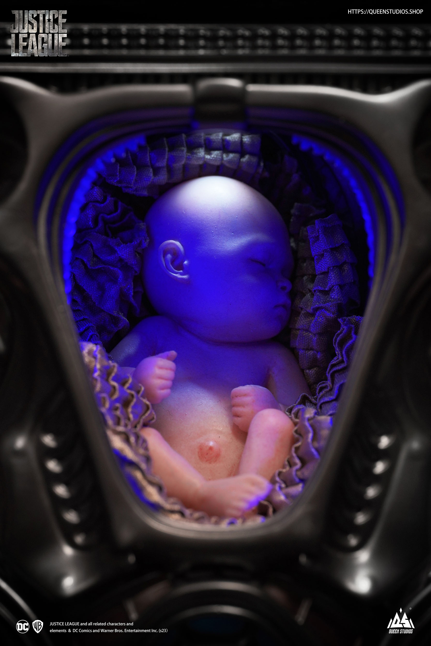 Descubre el apasionante mundo de Busto Superman Black Version 73 cm.