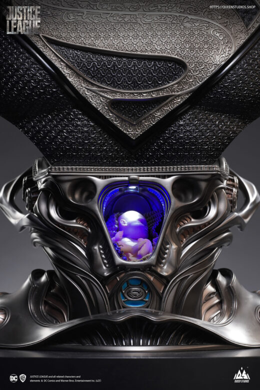 Descubre el apasionante mundo de Busto Superman Black Version 73 cm.