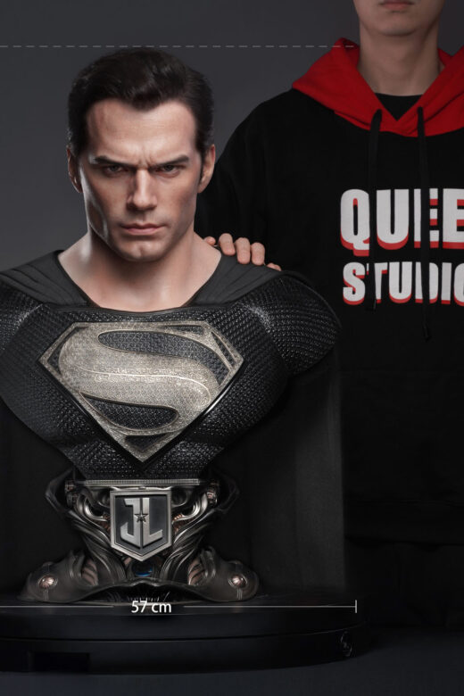 Descubre el apasionante mundo de Busto Superman Black Version 73 cm.