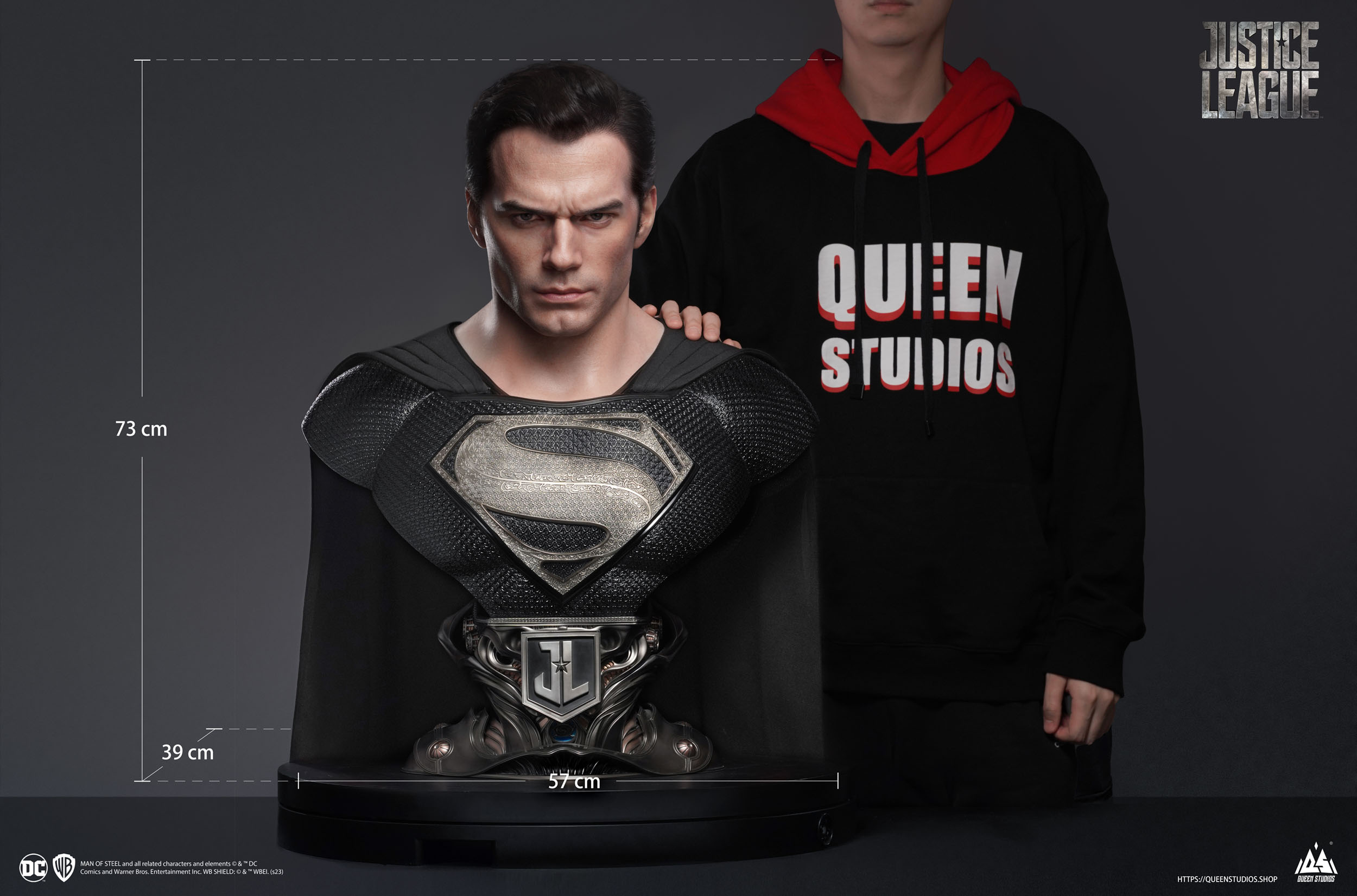 Descubre el apasionante mundo de Busto Superman Black Version 73 cm.