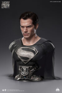 Descubre el apasionante mundo de Busto Superman Black Version 73 cm.