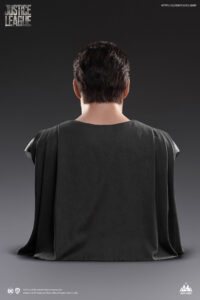 Descubre el apasionante mundo de Busto Superman Black Version 73 cm.