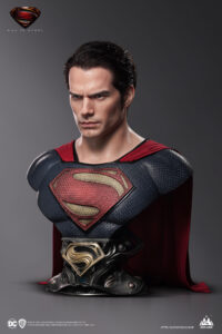 Descubre el apasionante mundo de Busto Superman Blue Version 73 cm.