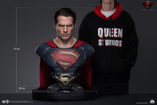 Descubre el apasionante mundo de Busto Superman Blue Version 73 cm.