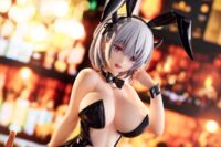 Descubre el apasionante mundo de Estatua Bunny Girl Lume Illustrated by Suzuame.