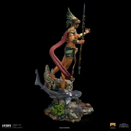 Descubre el apasionante mundo de Estatua Deluxe Art Scale King Namor.
