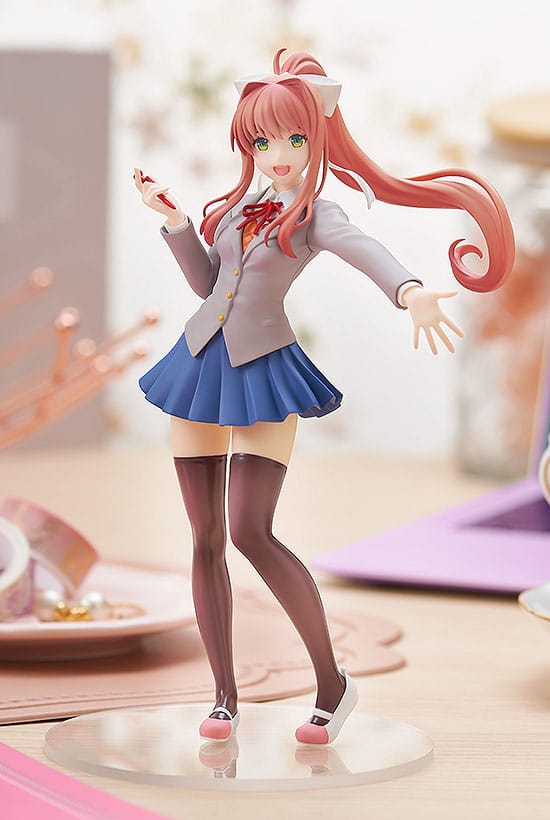 Descubre el apasionante mundo de Estatua Doki Doki Literature Club Monika.