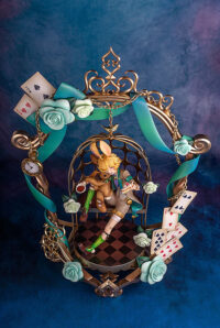 Descubre el apasionante mundo de Estatua Fairy Tale Another March Hare.